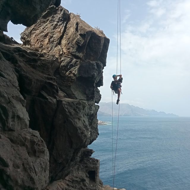 Agaete: Gran Canaria Coasteering. Marine Ferrata and Zipline - Stop by stop: the cliff hike and the aboriginal cave
