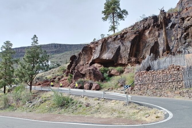 e-Bike Mountain Tour inside a Natural Park+option Tapas in a Cave - Campo Internacional and the Final View at Playa del Inglés