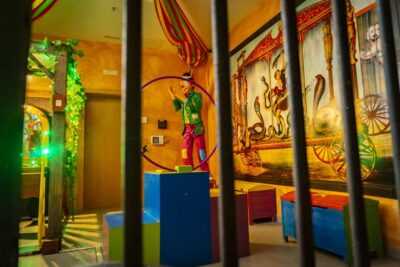 Escape room "The gratest show on earth" at Holidayworld - What Happens After You Enter (and how the 55-minute story pressure works)