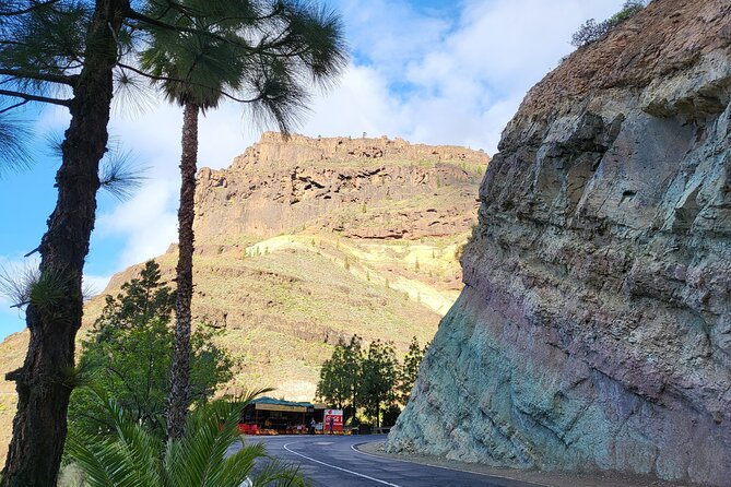 Full Private Tour of Gran Canaria with Natural Pools - Molino de Viento and Veneguera tiles of rock: the day’s easy warm-up