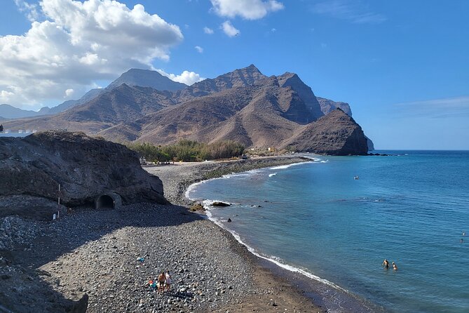 Full Private Tour of Gran Canaria with Natural Pools - Puerto de la Aldea and El Charco: the only beach stretch that’s easy here