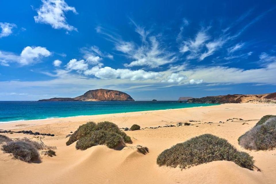 Graciosa Island: Jeep Safari Playa De las Conchas - Caleta de Sebo to the first viewpoints: what your 1.5-hour day really feels like