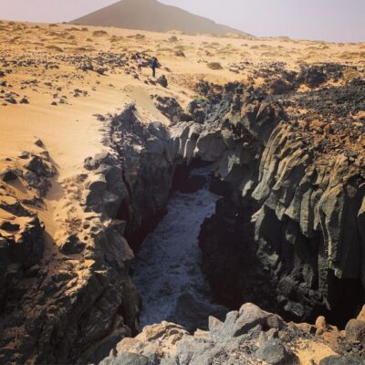 Graciosa Island: Jeep Safari Playa De las Conchas - Los Arcos de Los Caletones: basalt arches and why waves matter here