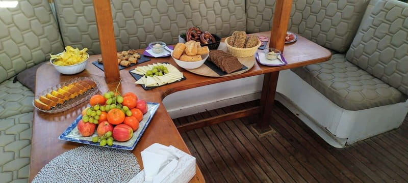 Gran Canaria: Catamaran Tour with Lunch and Drinks - The beach stop and the lunch setup: where the value shows