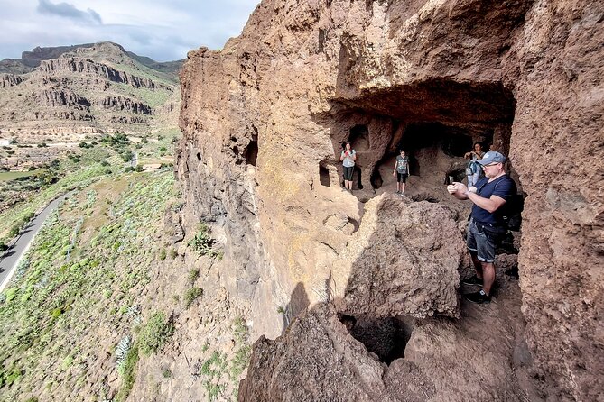 Gran Canaria Cave, Oasis, Red-gorge Adventure & cosy Picnic - Stop 2: Temisas and the Slow Canarian Town Pace