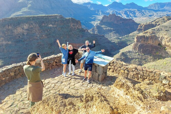 Gran Canaria Cave, Oasis, Red-gorge Adventure & cosy Picnic - Stop 7: Mirador El Guriete for Southern Mountain Views