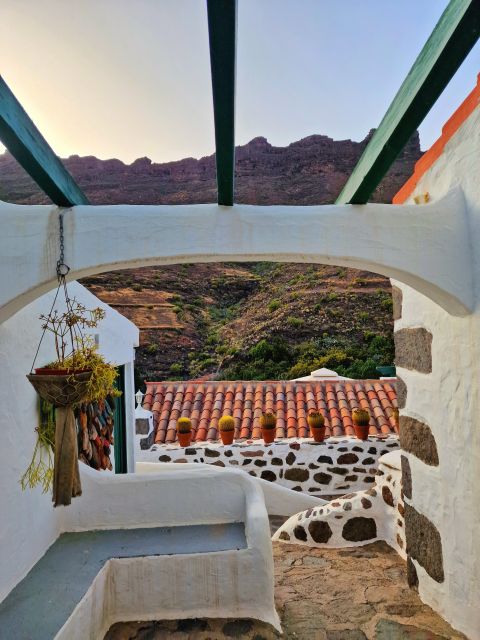 Gran Canaria historical house with mango plantation - Cactus garden walking paths and the tunera connection