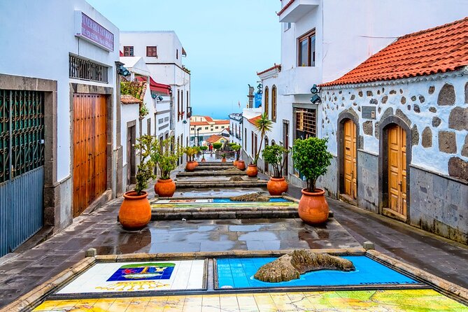 Gran Canaria North Tour Canarian Landscapes - Stop 1: Arucas’ Historic Center and San Juan Bautista Church