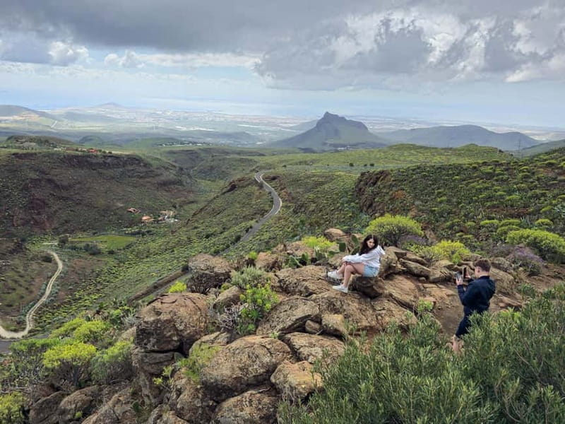 Gran Canaria: Red Gorge, Cave, Oasis Adventure Tour & Picnic - The Canarian tapas picnic: the most relaxing part of the day
