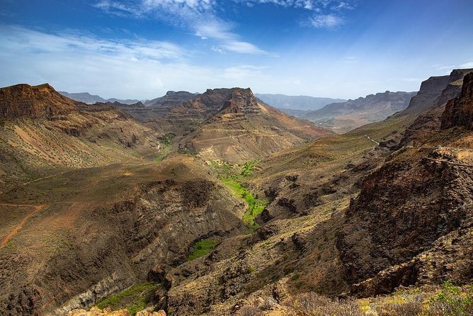 Guided tour: Discover Gran Canaria - Stop 1: Arucas and the Neo-gothic Saint John church