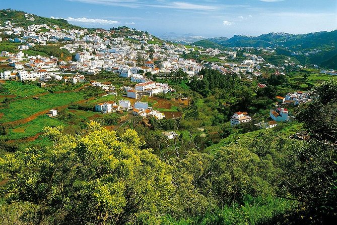 Guided tour: Discover Gran Canaria - Stop 3: Tejeda viewpoints—green valleys, Roque Nublo, and Teide in the distance