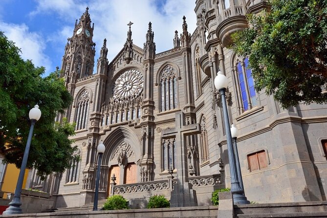 Guided tour: Discover Gran Canaria - Stop 4: San Bartolomé de Tirajana, almond trees, and village passing views