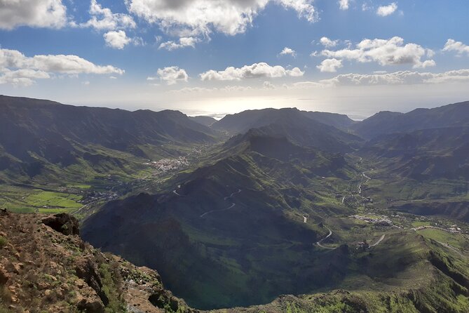 Hiking experience in the north of Gran Canaria - What You’ll See: Gorges, Caves, Craters, and Bloom in the North