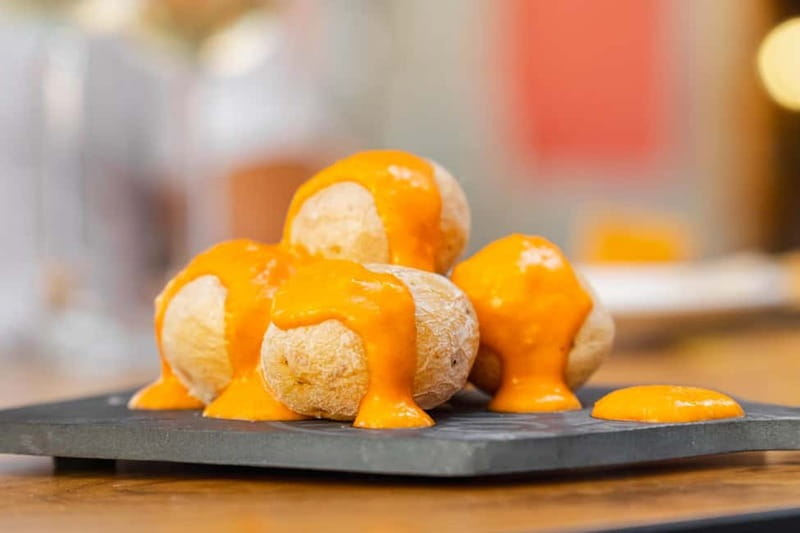 Las Palmas: Gourmet Tapas and Wine Tour in the Old Town - Why Vegueta is perfect for a self-guided tapas walk