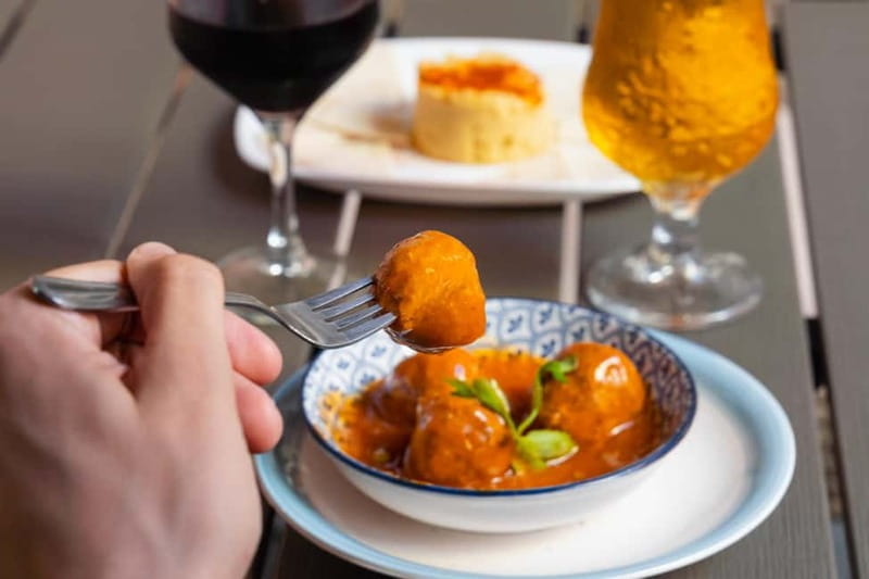 Las Palmas: Gourmet Tapas and Wine Tour in the Old Town - The pacing: when you should start and how long it takes