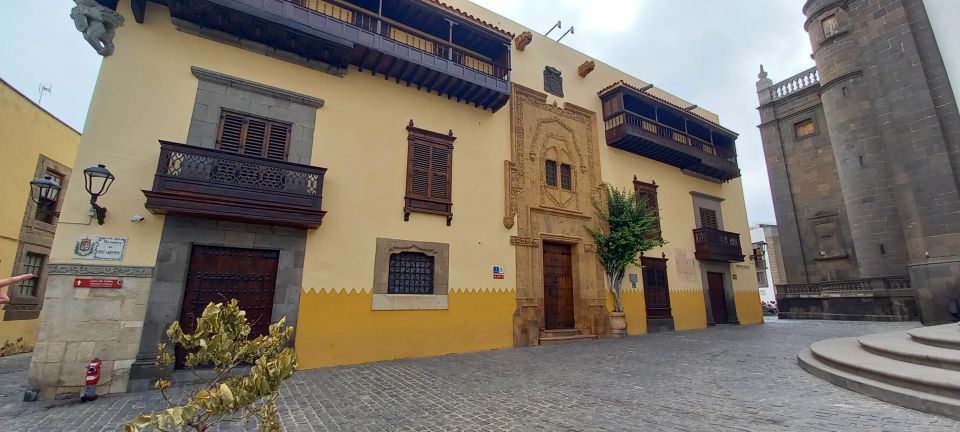 Las Palmas: Private City Highlights & Northern Villages Tour - Guides: the difference between a tour and a story