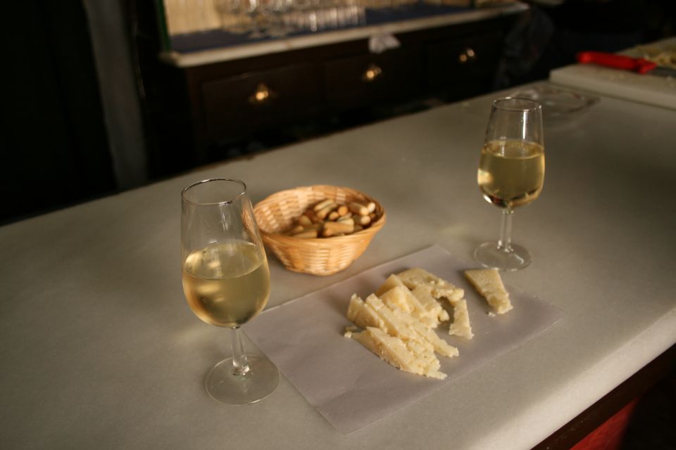 Las Palmas: Tapas and Drinks in the Beauty of the Old City - Small-Group and Private-Style Attention