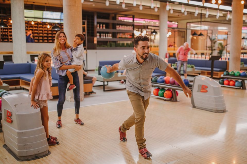 Maspalomas: Bowling Session Entry Ticket at Holiday World - Holiday World Maspalomas: a real 16-lane bowling hub in Gran Canaria