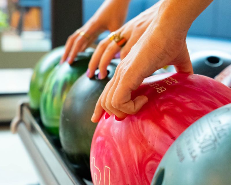 Maspalomas: Bowling Session Entry Ticket at Holiday World - Mr.Kale during your game: turning bowling into a mini day plan