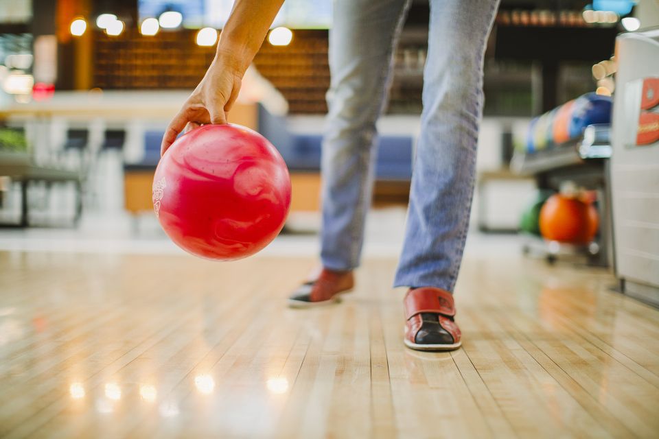 Maspalomas: Bowling Session Entry Ticket at Holiday World - What can go wrong: noise, lane availability, and air flow
