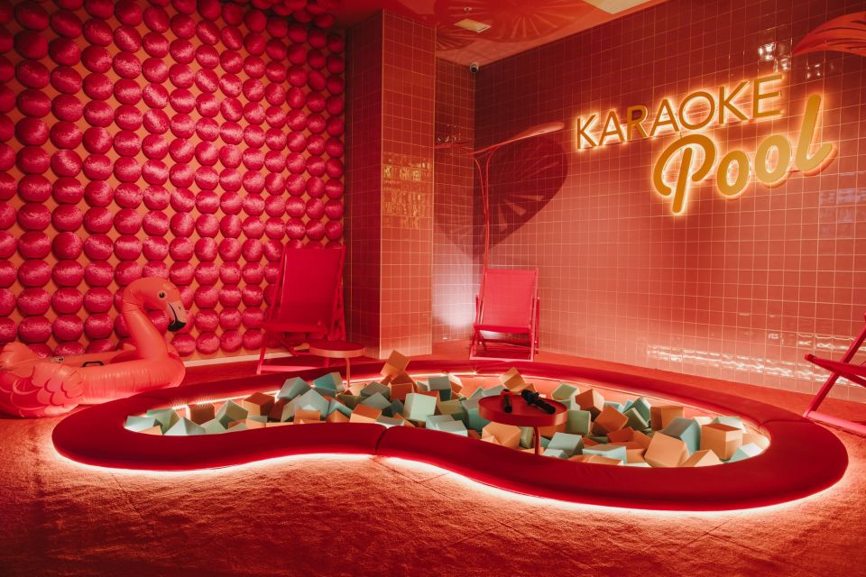 Maspalomas: Holiday World Themed Karaoke Room Rental - Quick hits