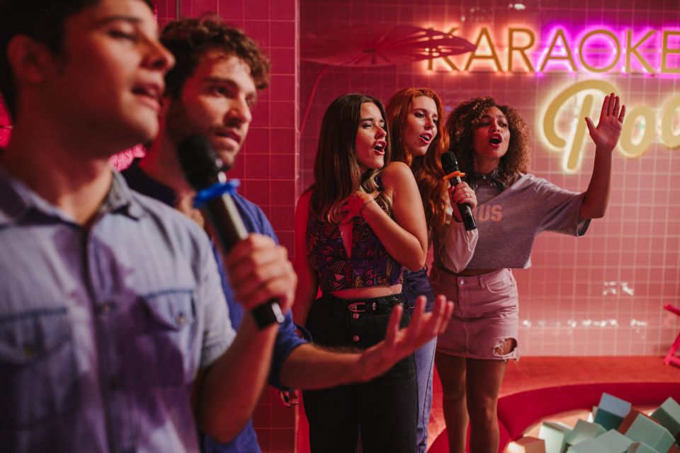 Maspalomas: Holiday World Themed Karaoke Room Rental - Food, Drinks, and Keeping the Night Moving