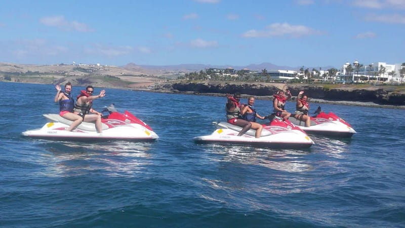 MASPALOMAS: JETSKI 30 MINUTES <em>FREE PICK UP – Key things that make this jetski ride worth your time’ /></p>
<ul>
<li><strong>Small group size (max 4)</strong> means less crowding and more attention around safety and instruction</li>
<li><strong>Yamaha VX jetskis</strong> are modern machines, which matters when you want a responsive ride</li>
<li><strong>You drive</strong> the jetski (with age rules), so this feels like an activity, not a sit-and-watch transfer</li>
<li><strong>Panoramic south-coast views</strong> pair well with the dunes vibe of Maspalomas</li>
<li><strong>Free hotel pickup</strong> removes a big chunk of travel friction for people staying outside Playa del Ingles proper</li>
</ul>
<h2 id="what-youre-signing-up-for-in-maspalomas-its-not-a-scenic-cruise">What you’re signing up for in Maspalomas (it’s not a scenic cruise)</h2>
<p><img width="800" height="600" decoding="async" src=