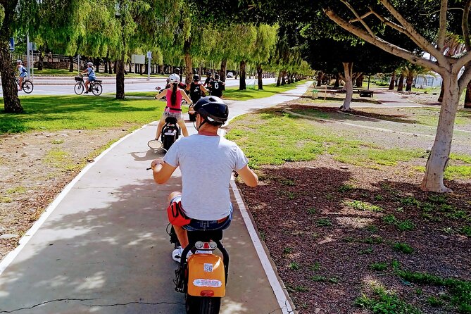 Maspalomas - Meloneras : e-Scooter 2 seat Sunset Guided Tour - La Charca lagoon: birds, fish, and your included drink