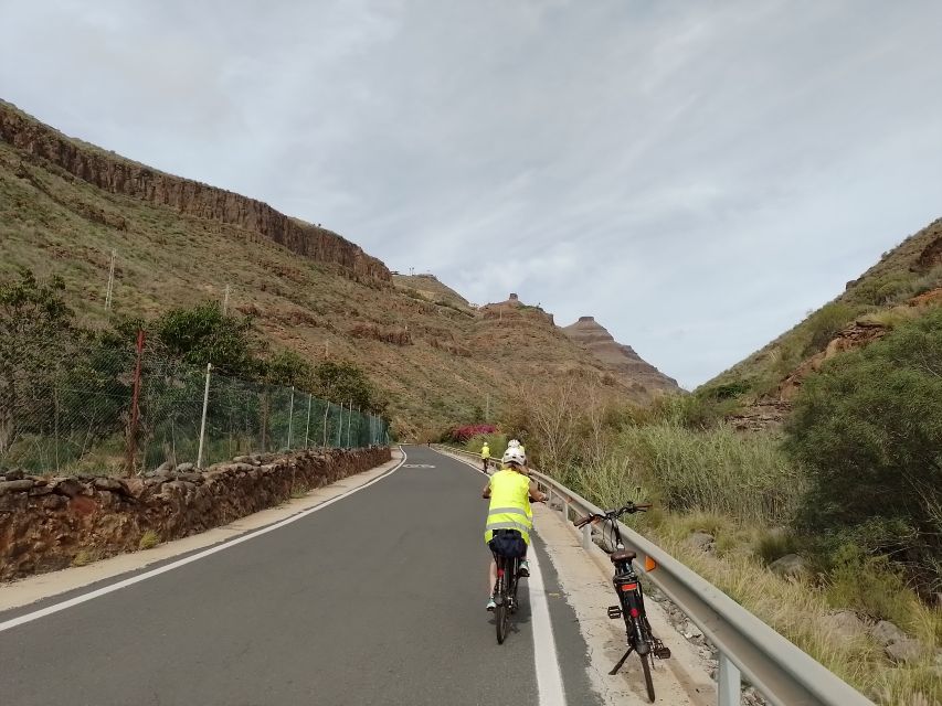Maspalomas: Southern Coast E-Bike Tour Option Tapas Tasting - Tapas and local flavors: how the optional food part works