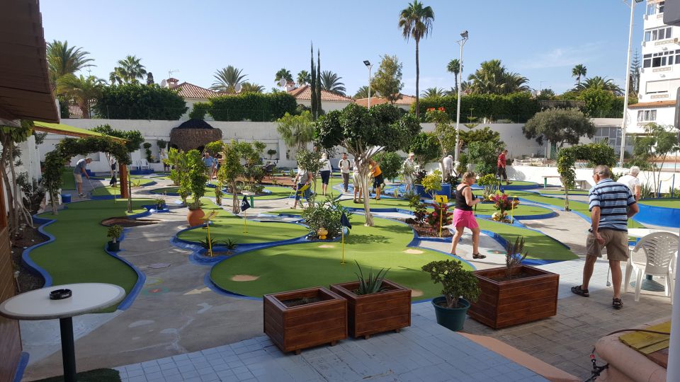 Playa del Inglés: Minigolf Taidia - Mini the minigolf cat: the fun twist that changes the mood