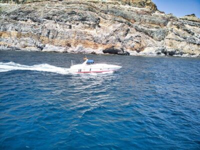 Puerto de Mogán: Private yacht up to 10 persons - Champagne, Drinks, and the On-Board Meal Rhythm