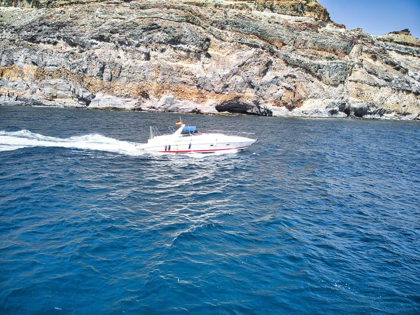 Puerto de Mogán: Private yacht up to 10 persons - Champagne, Drinks, and the On-Board Meal Rhythm