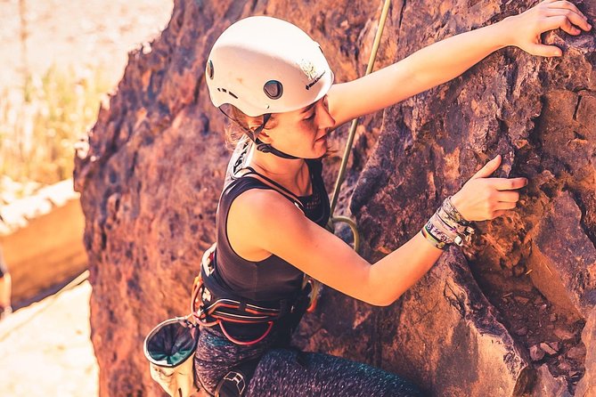 Rock Climbing from Beginners to Experts - Small Groups ツ - Quick hits before you climb