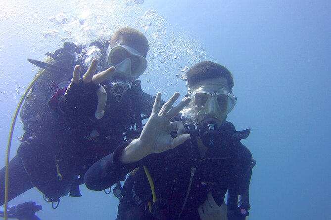 Scuba Diving Experience at Arguineguin and Puerto Rico - Your first SCUBA session: the briefing, the hand signals, and the equipment flow