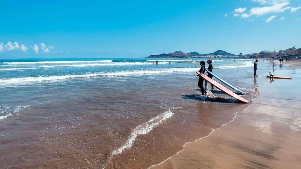 Surf lessons in Las Canteras Beach - What to bring (and what will slow you down)
