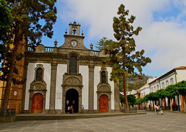 Teror and San Mateo Traditional Markets - Gran Canaria - Stop 1: Basilica de la Virgen del Pino for a quick, free culture break