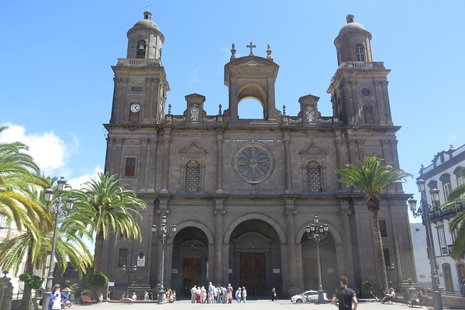 Tuk-Tuk Neighbourhoods Tour around Las Palmas de Gran Canaria - The Local Driver Advantage: Faster Than You Think, Better Than You Guess